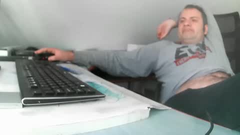 Snapshot of vladuhuh chatting on March 6, 9:14 am vladuhuh online show from March 6, 9:14 am