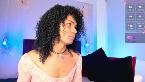 Snapshot of vnuss__ chatting on June 8, 10:32 pm VENUS online show from June 8, 10:32 pm