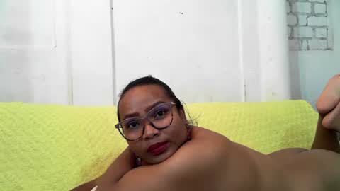 voagelle online show from December 20, 6:13 pm