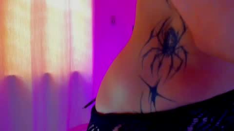 Snapshot of void_smokin chatting on June 3, 5:18 pm Gabriela online show from June 3, 5:18 pm
