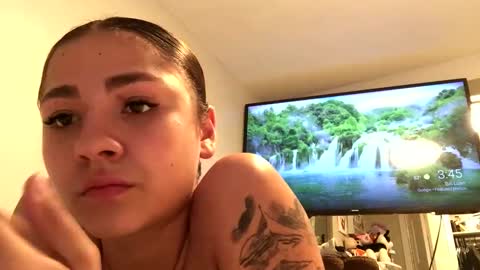 Snapshot of volentic chatting on October 4, 7:45 pm volentic online show from October 4, 7:45 pm