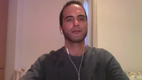 Snapshot of volve5 chatting on August 9, 3:23 am volve5 online show from August 9, 3:23 am