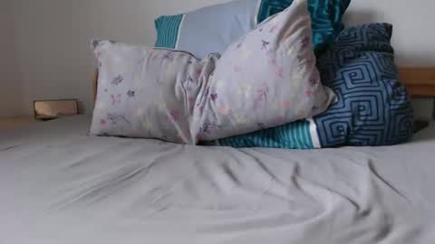 volvic_0904 online show from March 8, 8:40 am