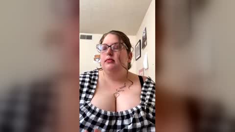 Snapshot of vovianxoxo chatting on June 30, 9:49 pm Vivian online show from June 30, 9:49 pm