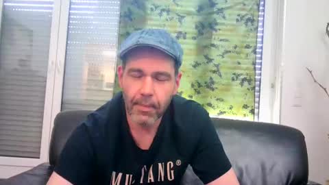 voyeuredeluxe online show from January 8, 11:34 am