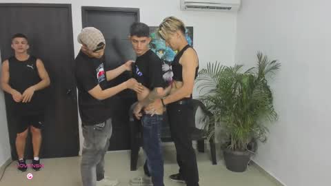 voyeurism_guys online show from September 11, 11:05 pm