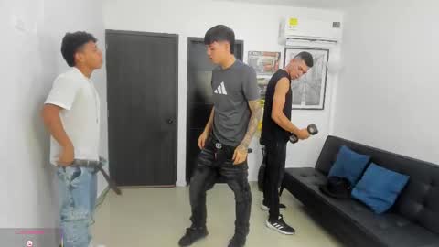 voyeurism_guys online show from March 10, 11:10 pm