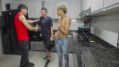 voyeurism_guys online show from March 16, 12:06 am