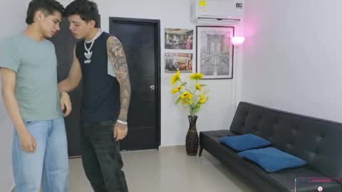 voyeurism_guys online show from April 27, 11:14 pm