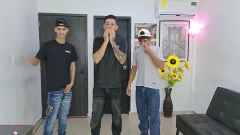 voyeurism_guys online show from May 19, 10:49 pm