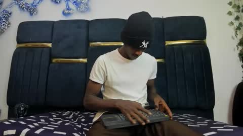 vsleyandlunaper online show from March 27, 2:39 am