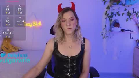 Vikky online show from November 2, 1:24 pm