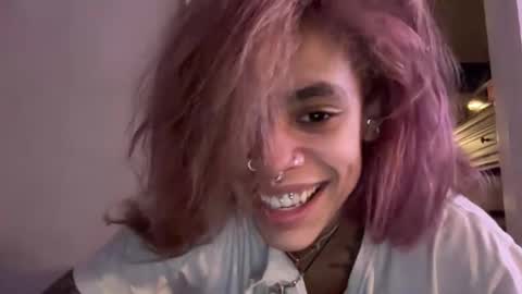 Snapshot of vveejay48826 chatting on October 22, 6:24 am vveejay online show from October 22, 6:24 am