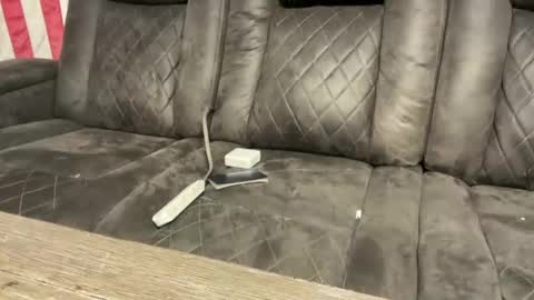 Snapshot of vveejay48826 chatting on October 24, 7:38 am vveejay online show from October 24, 7:38 am