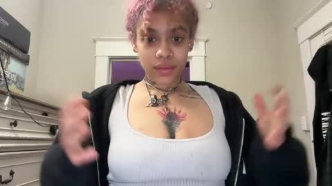 Snapshot of vveejay48826 chatting on October 27, 8:51 am vveejay online show from October 27, 8:51 am