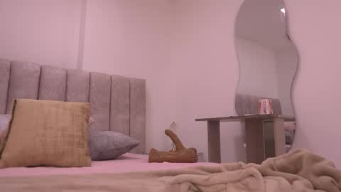 Snapshot of vvioleta_ chatting on November 11, 3:06 am Violeta online show from November 11, 3:06 am