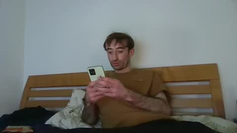 Snapshot of vwelad6969 chatting on January 6, 1:20 am hung boy online show from January 6, 1:20 am