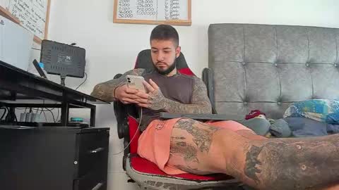 vyxen_ online show from February 13, 2:24 pm