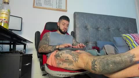 vyxen_ online show from March 18, 8:23 pm