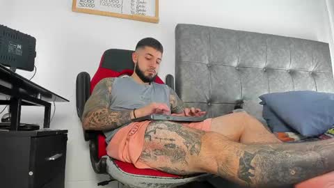 vyxen_ online show from March 27, 8:52 pm