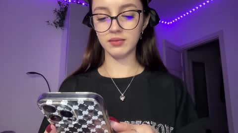 Snapshot of w33d7 chatting on December 5, 1:14 am Alice  Before pvt write to me in PM  online show from December 5, 1:14 am