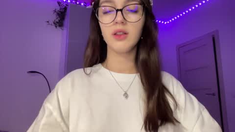 Snapshot of w33d7 chatting on December 5, 9:17 pm Alice  Before pvt write to me in PM  online show from December 5, 9:17 pm