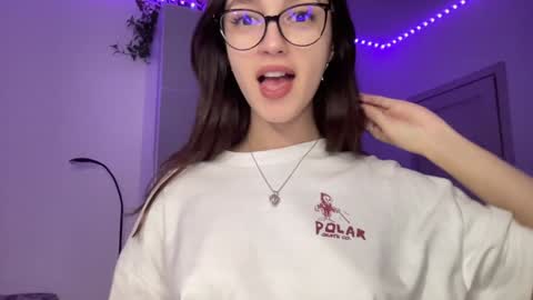 Snapshot of w33d7 chatting on December 6, 9:24 pm Alice  Before pvt write to me in PM  online show from December 6, 9:24 pm