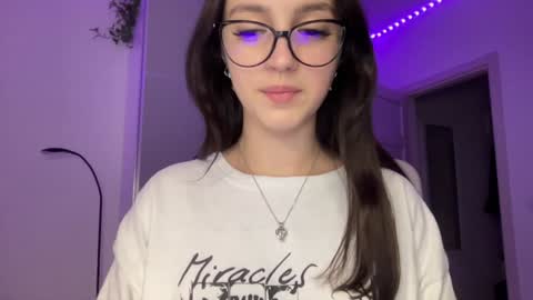 Snapshot of w33d7 chatting on December 23, 12:46 am Alice  Before pvt write to me in PM  online show from December 23, 12:46 am