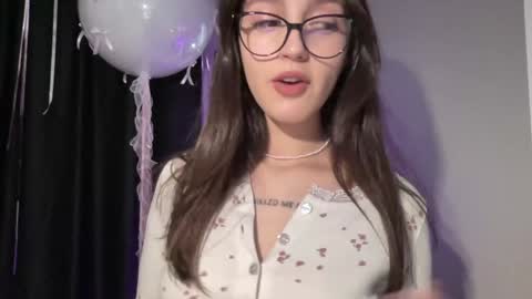 Snapshot of w33d7 chatting on January 27, 9:33 pm Alice  Before pvt write to me in PM  online show from January 27, 9:33 pm