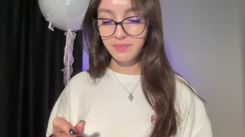 Snapshot of w33d7 chatting on February 7, 10:30 pm Alice  Before pvt write to me in PM  online show from February 7, 10:30 pm