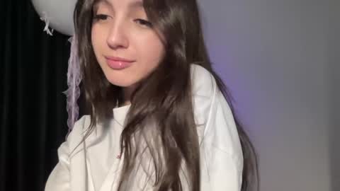 Snapshot of w33d7 chatting on February 8, 1:32 am Alice  Before pvt write to me in PM  online show from February 8, 1:32 am