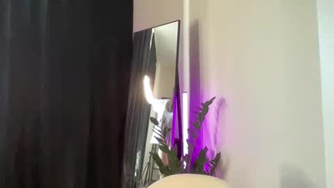 Snapshot of w33d7 chatting on February 25, 12:24 pm Alice  Before pvt write to me in PM  online show from February 25, 12:24 pm