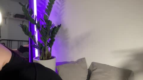 Snapshot of w33d7 chatting on February 28, 8:18 pm Alice  Before pvt write to me in PM  online show from February 28, 8:18 pm