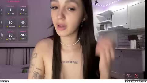 Snapshot of w33d7 chatting on October 1, 9:32 pm Alice  Before pvt write to me in PM  online show from October 1, 9:32 pm