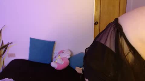 Snapshot of w_kittycat chatting on October 13, 2:50 pm kitty SUPORT ME AND MY BABY SINGLE MOMY online show from October 13, 2:50 pm