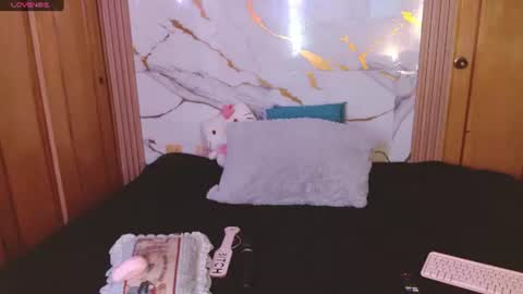 Snapshot of w_kittycat chatting on July 14, 10:21 am kitty SUPORT ME AND MY BABY SINGLE MOMY online show from July 14, 10:21 am