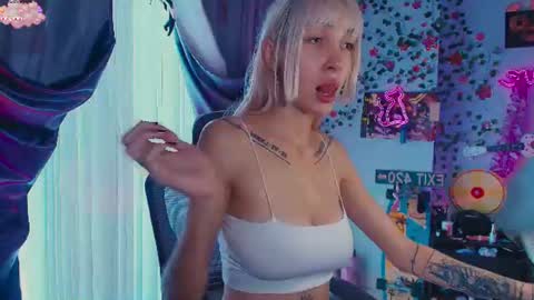 Waifu exe online show from June 17, 5:21 am