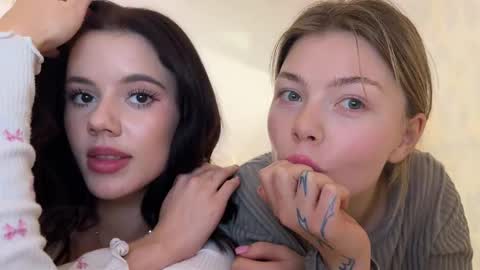 Mia online show from December 3, 12:59 pm