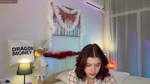 Mia online show from January 5, 3:45 pm