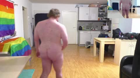 Snapshot of waldw123 chatting on October 28, 2:42 pm Yarlim online show from October 28, 2:42 pm