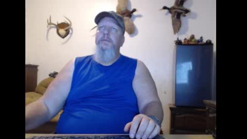 Snapshot of walkingbird chatting on October 31, 11:28 pm walkingbird online show from October 31, 11:28 pm