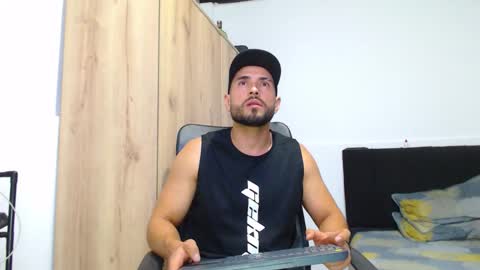 Snapshot of walter_brownn01 chatting on November 6, 10:21 pm WALTER BROWN online show from November 6, 10:21 pm