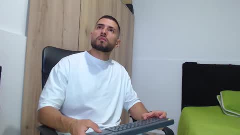 Snapshot of walter_brownn01 chatting on November 30, 5:06 pm WALTER BROWN online show from November 30, 5:06 pm