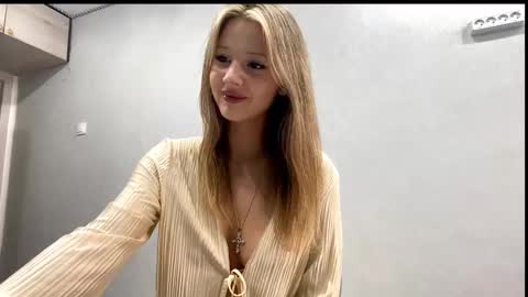 Molly online show from September 14, 9:52 am