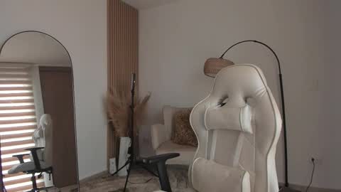 Snapshot of wandathompson_ chatting on November 3, 7:37 pm Wanda online show from November 3, 7:37 pm