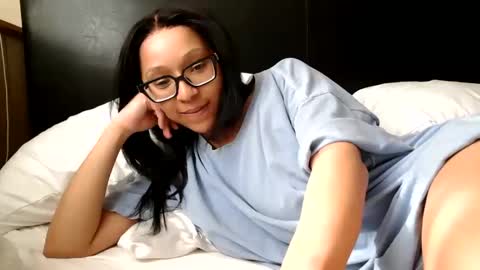 wanderlustgaal online show from February 12, 5:30 pm