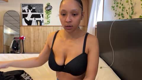 wanderlustgaal online show from March 31, 5:02 pm