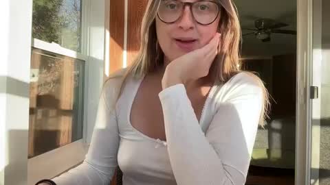 Snapshot of wanderlustjade chatting on December 5, 2:00 pm Jade Adonis online show from December 5, 2:00 pm