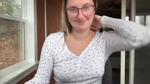 Snapshot of wanderlustjade chatting on December 9, 4:47 pm Jade Adonis online show from December 9, 4:47 pm