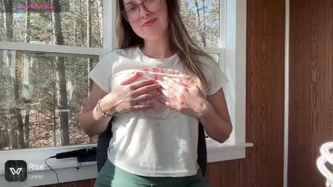 Snapshot of wanderlustjade chatting on December 10, 5:33 pm Jade Adonis online show from December 10, 5:33 pm